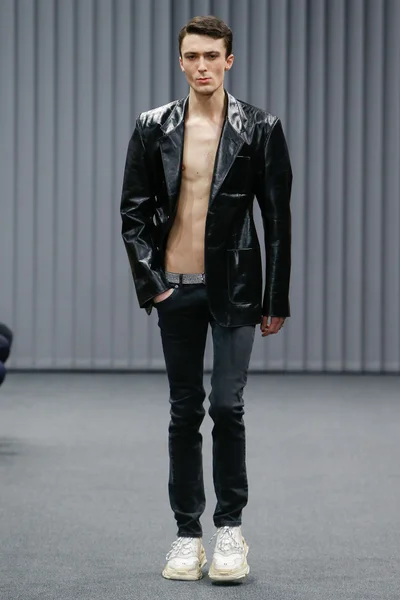 Look 10
